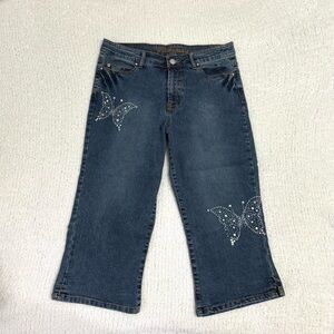 Arizona Jean Company Blue Cropped Jeans with Butterfly Embellishments